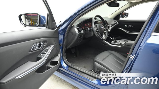 BMW 3-Series 320i