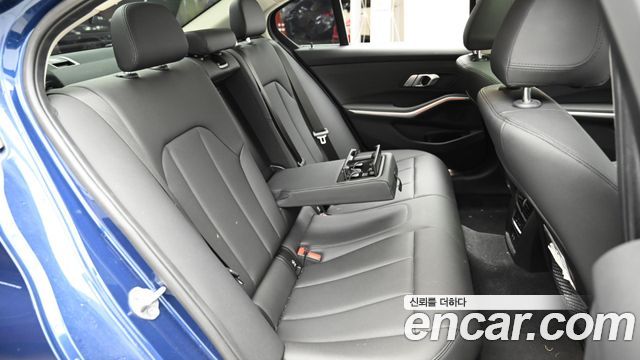 BMW 3-Series 320i