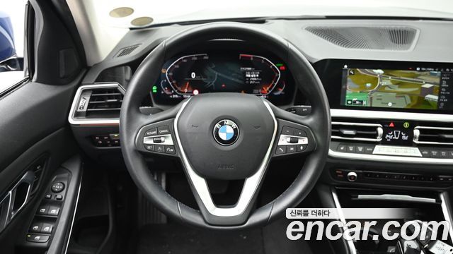 BMW 3-Series 320i