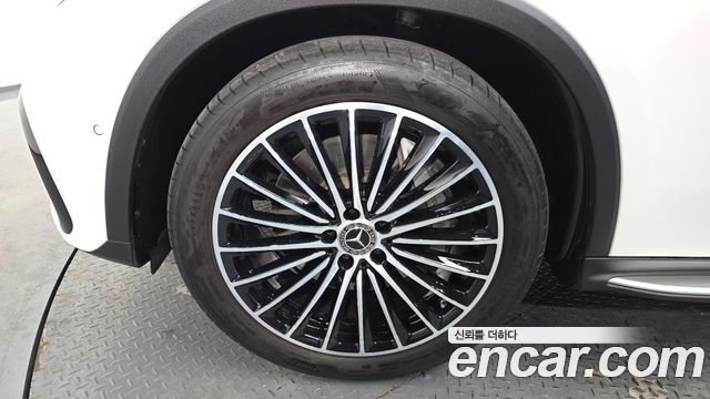 Mercedes-Benz GLC-Class GLC300 4MATIC AMG Line