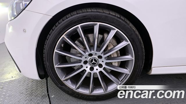 Mercedes-Benz E-Class E350 4MATIC AMG Line