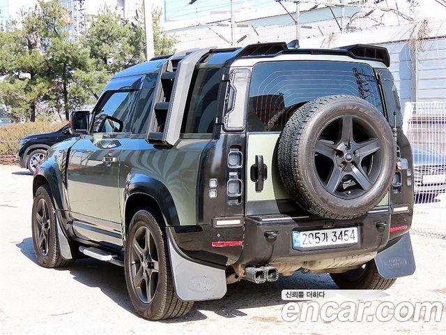 Land Rover Defender 90 D250 SE
