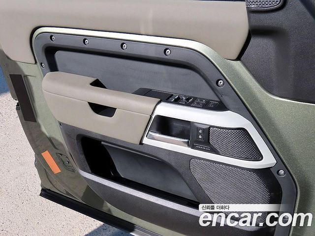 Land Rover Defender 90 D250 SE