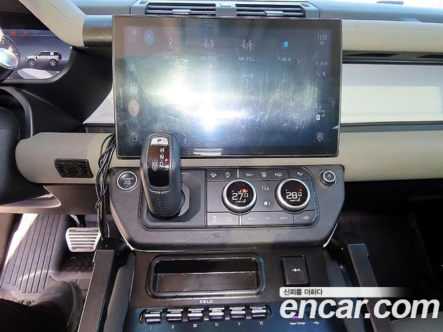 Land Rover Defender 90 D250 SE