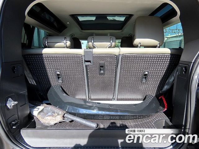 Land Rover Defender 90 D250 SE