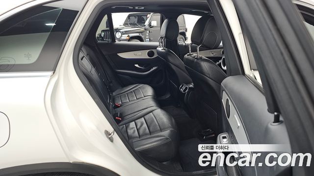 Mercedes-Benz GLC-Class GLC300e 4MATIC