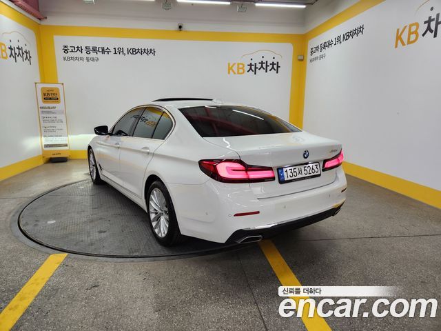 BMW 5-Series 520i Luxury