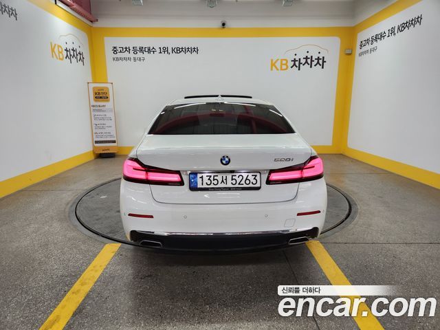 BMW 5-Series 520i Luxury