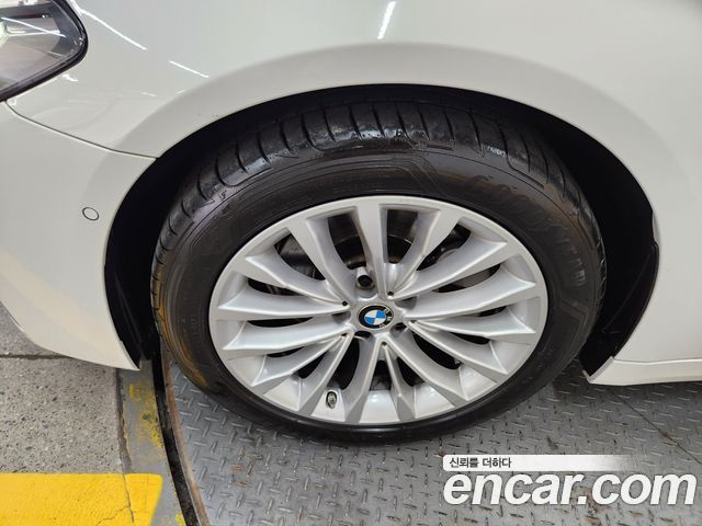 BMW 5-Series 520i Luxury