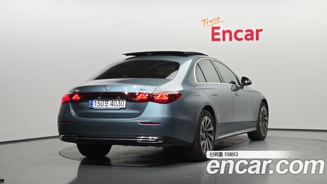 Mercedes-Benz E-Class E300 4MATIC Exclusive