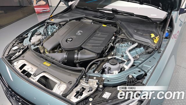 Mercedes-Benz E-Class E300 4MATIC Exclusive