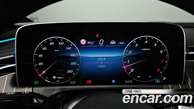 Mercedes-Benz E-Class E300 4MATIC Exclusive