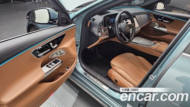 Mercedes-Benz E-Class E300 4MATIC Exclusive