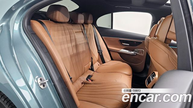 Mercedes-Benz E-Class E300 4MATIC Exclusive