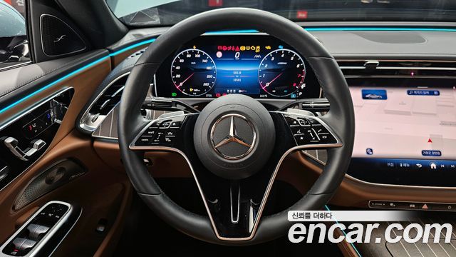 Mercedes-Benz E-Class E300 4MATIC Exclusive