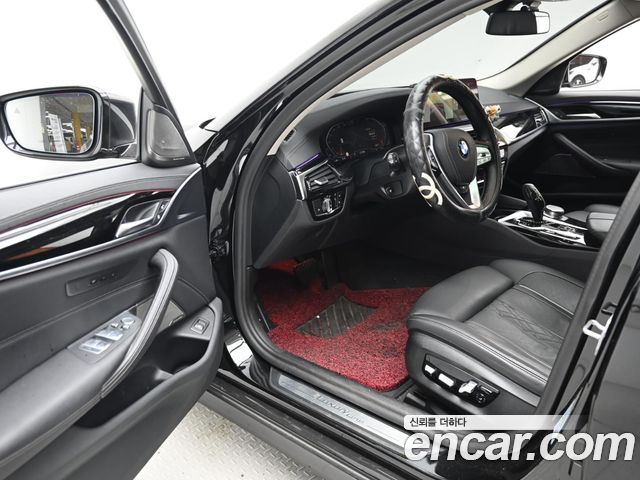 BMW 5-Series 530i Luxury