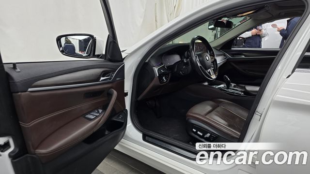BMW 5-Series 523d Luxury