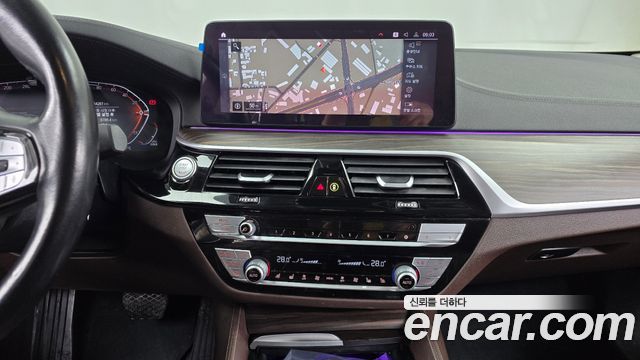 BMW 5-Series 523d Luxury