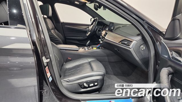 BMW 5-Series 520d xDrive M Sport Package Plus