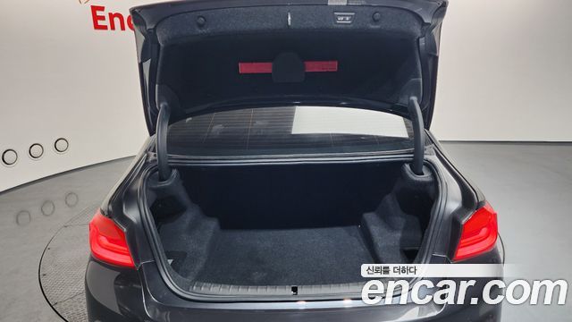 BMW 5-Series 520d xDrive M Sport Package Plus