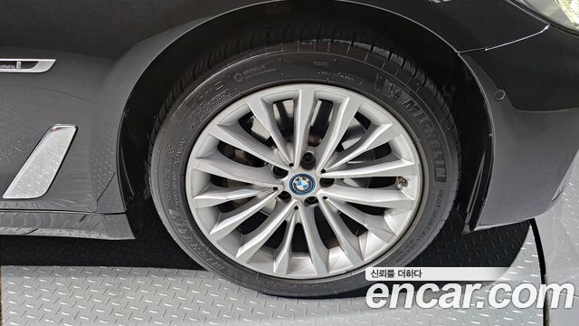 BMW 5-Series 530e Luxury