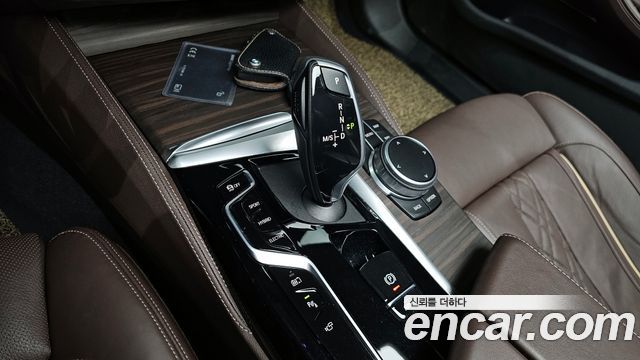 BMW 5-Series 530e Luxury