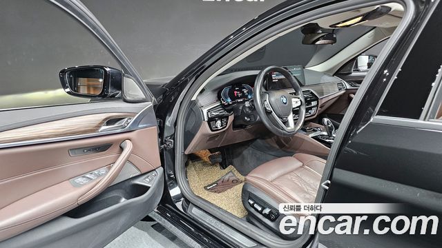 BMW 5-Series 530e Luxury
