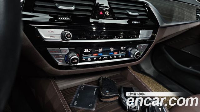 BMW 5-Series 530e Luxury