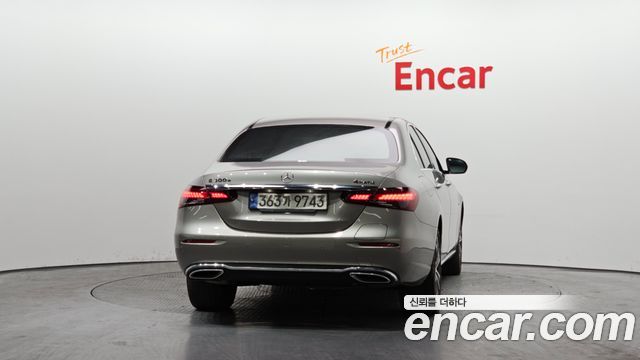 Mercedes-Benz E-Class E300e 4MATIC Exclusive