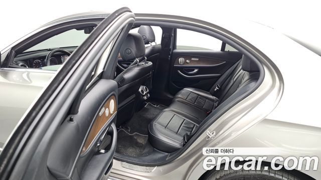 Mercedes-Benz E-Class E300e 4MATIC Exclusive