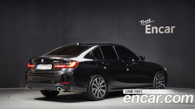 BMW 3-Series 320i