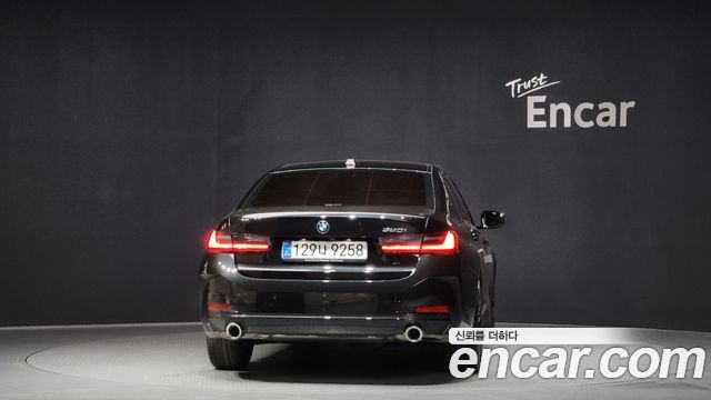 BMW 3-Series 320i