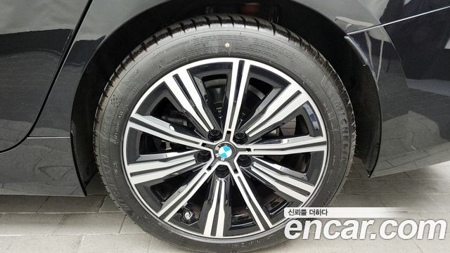 BMW 3-Series 320i