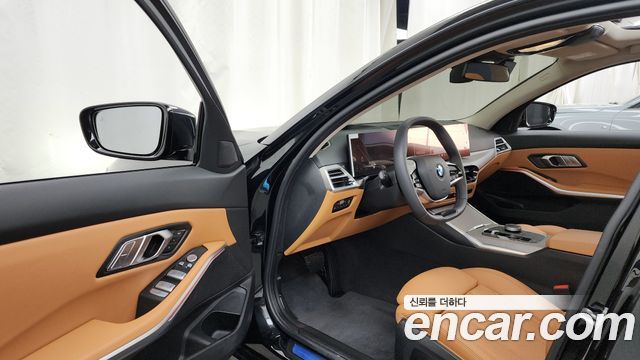 BMW 3-Series 320i