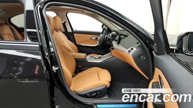 BMW 3-Series 320i