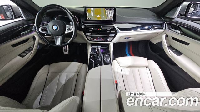 BMW 5-Series M550i xDrive