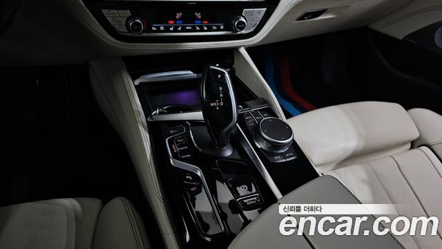 BMW 5-Series M550i xDrive