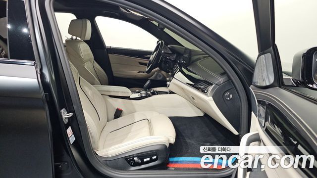 BMW 5-Series M550i xDrive