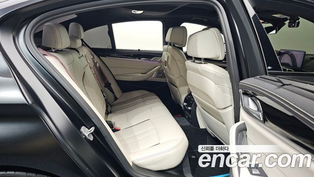 BMW 5-Series M550i xDrive