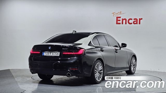 BMW 3-Series 320i