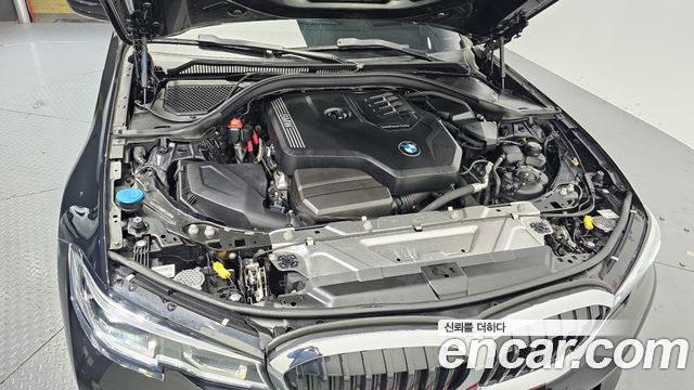 BMW 3-Series 320i