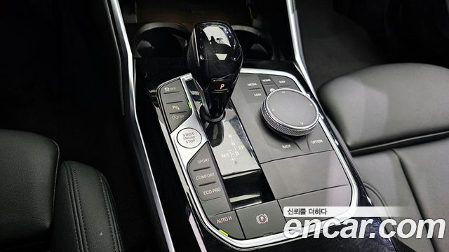BMW 3-Series 320i