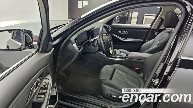 BMW 3-Series 320i