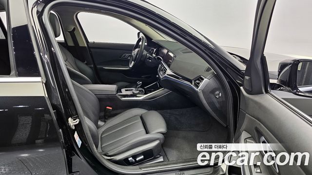 BMW 3-Series 320i