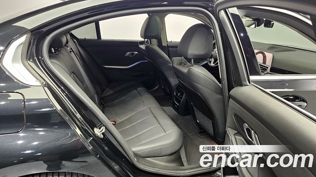 BMW 3-Series 320i