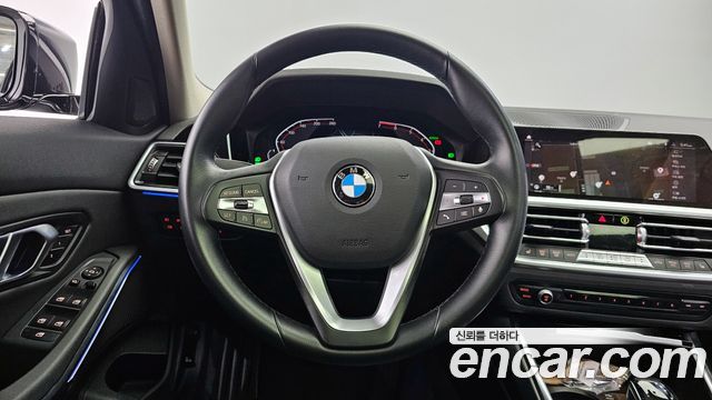 BMW 3-Series 320i