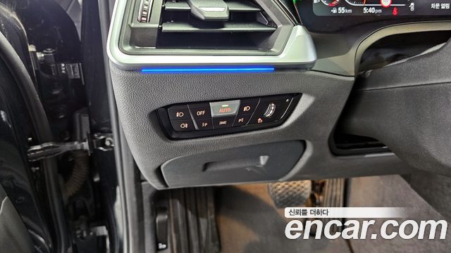 BMW 3-Series 320i
