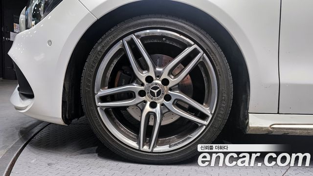 Mercedes-Benz CLA-Class CLA220 AMG Line