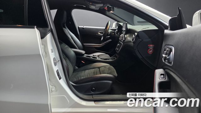 Mercedes-Benz CLA-Class CLA220 AMG Line