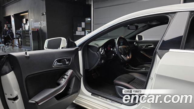 Mercedes-Benz CLA-Class CLA220 AMG Line
